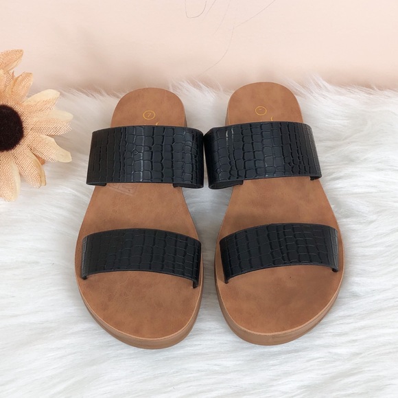 NEW‼️BLACK CROCODILE TWO BAND FLATS SANDALS- shoe - Picture 2 of 2
